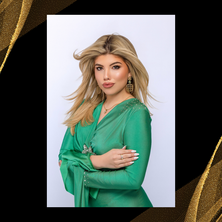 Headshot of Mia	Lamb